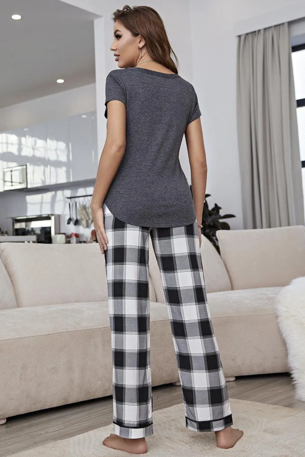 Chic Plaid V-Neck Short Lounge Set: Trendy Two-Piece Comfort Wear